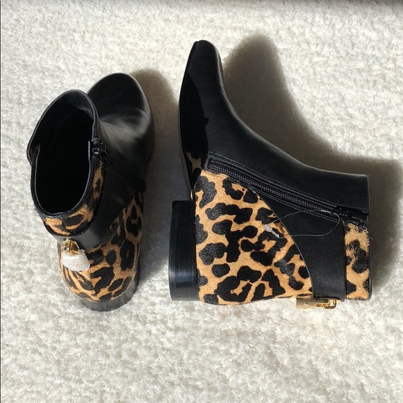 😍NEW‼️MK MICHAEL KORS WOMENS ANKLE BOOTS|Size 6M - Picture 3 of 8